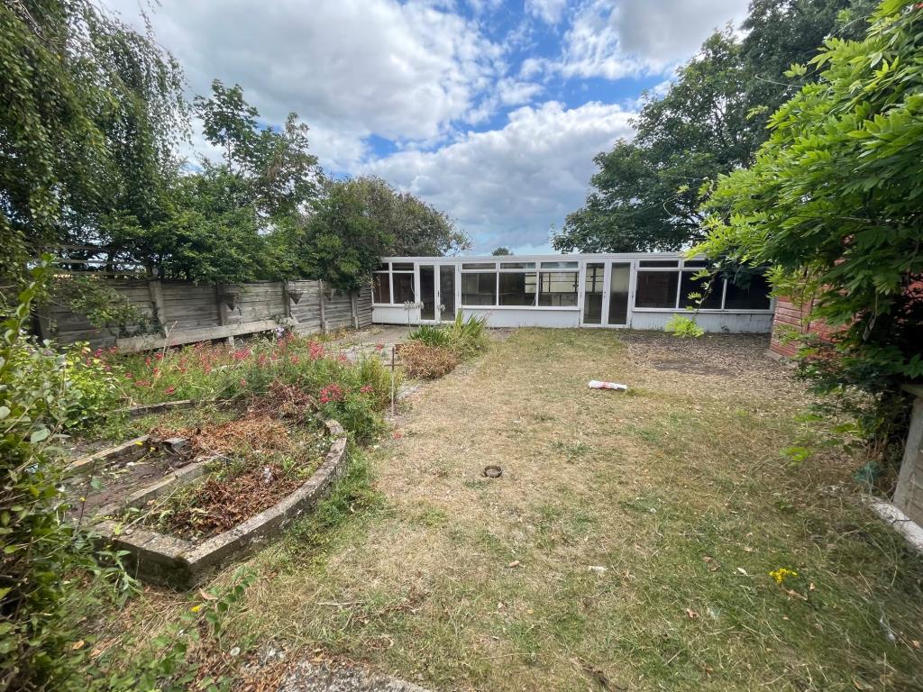 Lot: 10 - THREE-BEDROOM SEMI IN RURAL LOCATION - Rear garden